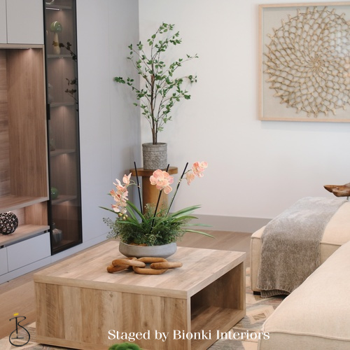 Luxury bedroom detail styling featuring curated accessories and natural textures. Styled by Bionki Interiors. Luxury bedroom detail styling featuring curated accessories and natural textures. Styled by Bionki Interiors.