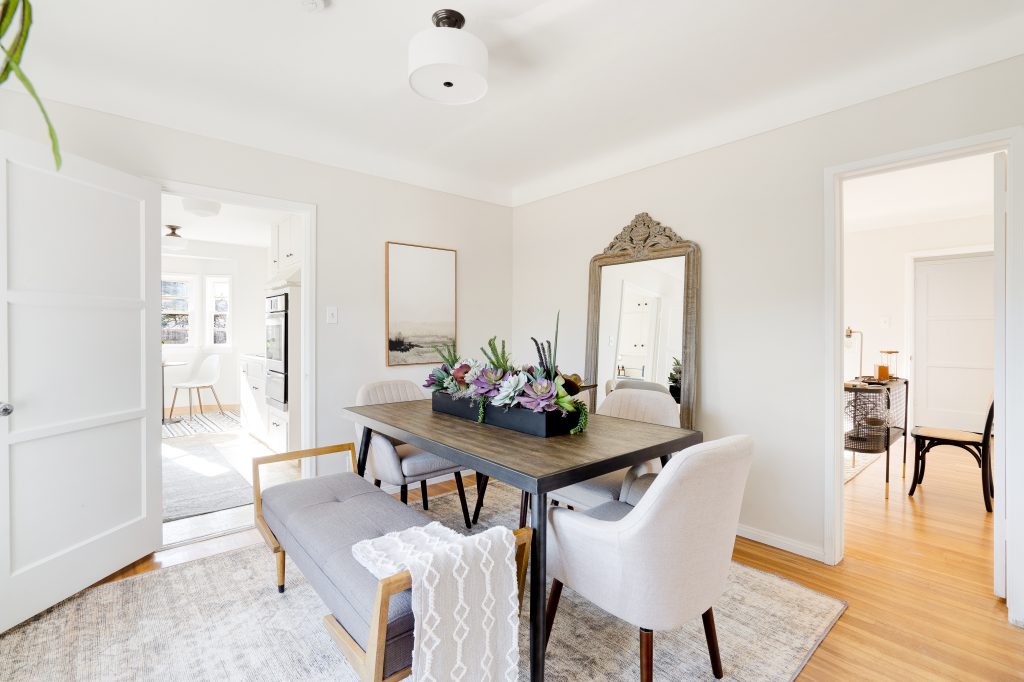 Los Angeles, CA – Home Staging Company Discusses Role of Mirrors in LA County - Bionki Interiors